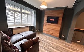 Beautiful 4 Bedroom Property With 5G Wi-Fi And Smart Tv